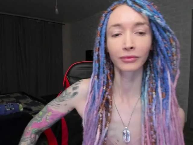 Discover our girls online shows and discover the company of countless livestreamers, with stunning shapes, sex toys and more.