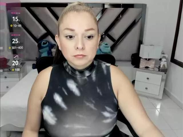 Discover our girls online shows and discover the company of countless livestreamers, with stunning shapes, sex toys and more.