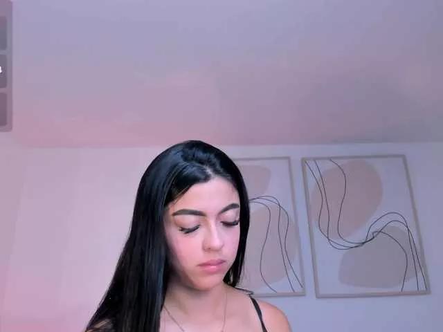 Discover our girls online shows and discover the company of countless livestreamers, with stunning shapes, sex toys and more.