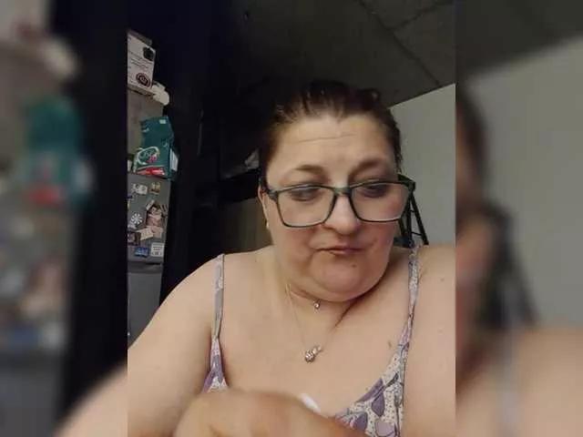 Discover our girls online shows and discover the company of countless livestreamers, with stunning shapes, sex toys and more.