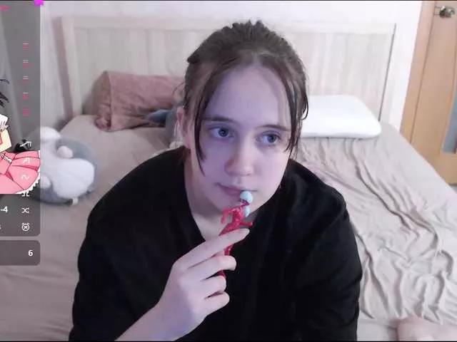 Discover our girls online shows and discover the company of countless livestreamers, with stunning shapes, sex toys and more.