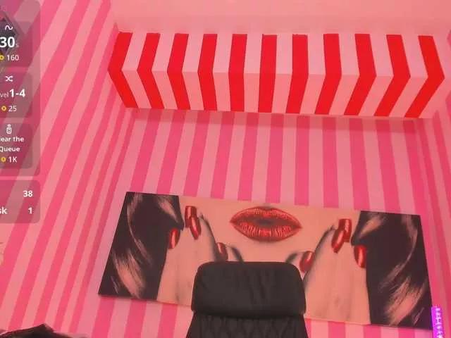 Discover our girls online shows and discover the company of countless livestreamers, with stunning shapes, sex toys and more.