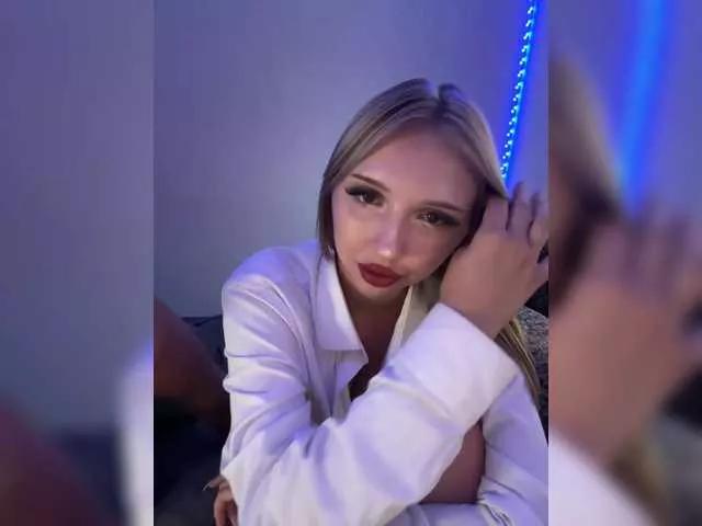 Oral and cam2cam: Watch as these experienced broadcasters uncover their stunning attire and curvy physiques on camera!