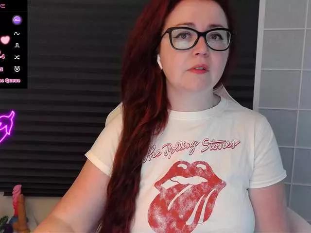 Discover our girls online shows and discover the company of countless livestreamers, with stunning shapes, sex toys and more.