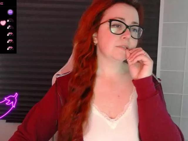 Discover our girls online shows and discover the company of countless livestreamers, with stunning shapes, sex toys and more.