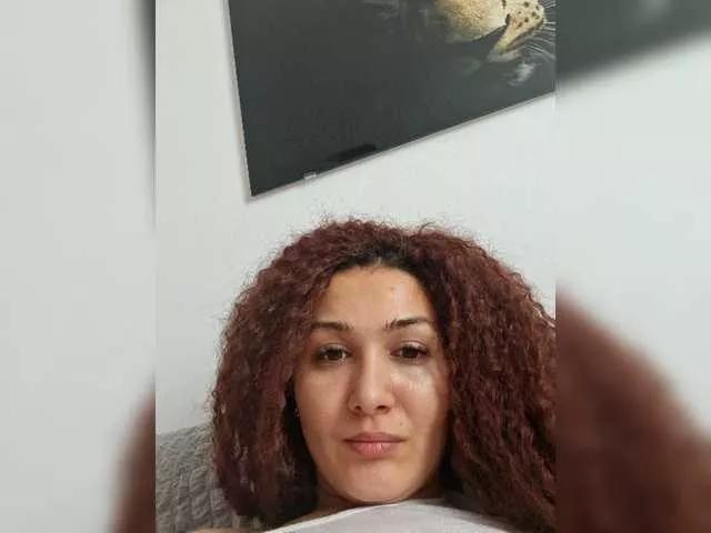 Discover our girls online shows and discover the company of countless livestreamers, with stunning shapes, sex toys and more.