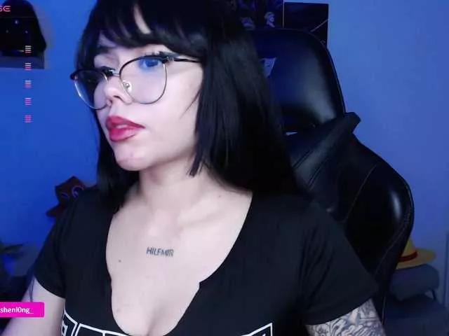 Discover our girls online shows and discover the company of countless livestreamers, with stunning shapes, sex toys and more.
