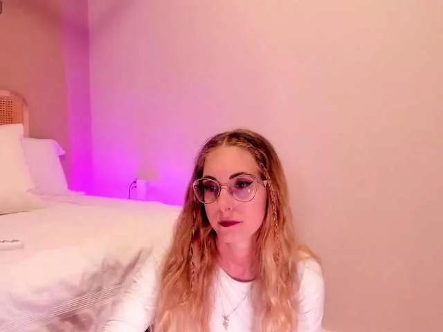 Nikki-Gia from BongaCams