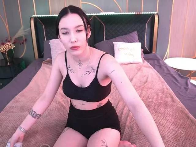 NikkiGold from BongaCams