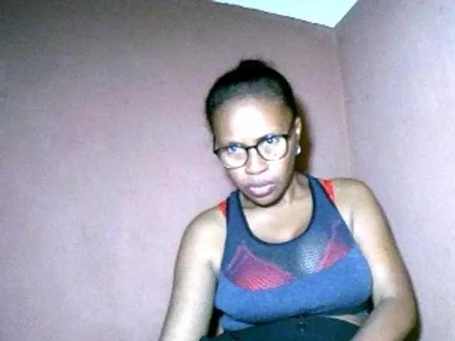 Nirinah2710 from BongaCams