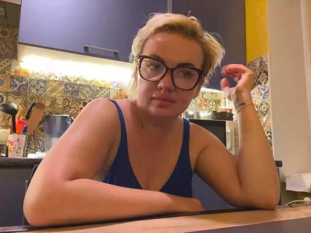 Oksana494 from BongaCams
