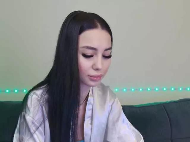 Discover our girls online shows and discover the company of countless livestreamers, with stunning shapes, sex toys and more.