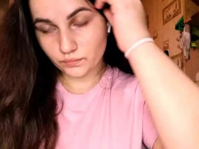 Discover our girls online shows and discover the company of countless livestreamers, with stunning shapes, sex toys and more.