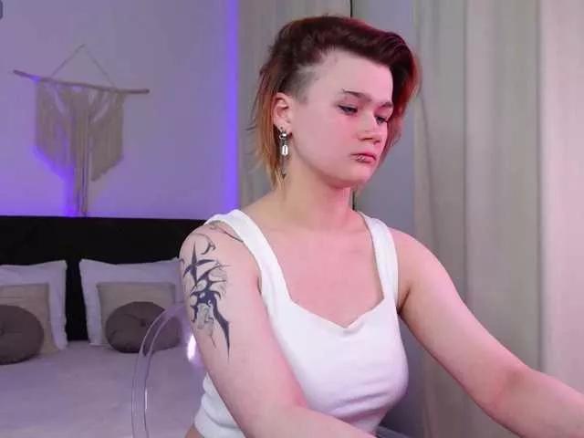 Discover our girls online shows and discover the company of countless livestreamers, with stunning shapes, sex toys and more.