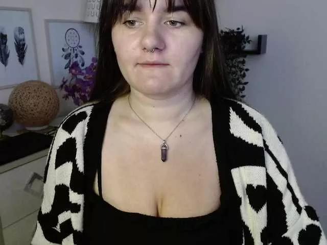 Discover our girls online shows and discover the company of countless livestreamers, with stunning shapes, sex toys and more.