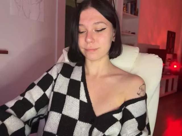Discover our girls online shows and discover the company of countless livestreamers, with stunning shapes, sex toys and more.
