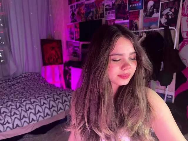 Discover our girls online shows and discover the company of countless livestreamers, with stunning shapes, sex toys and more.