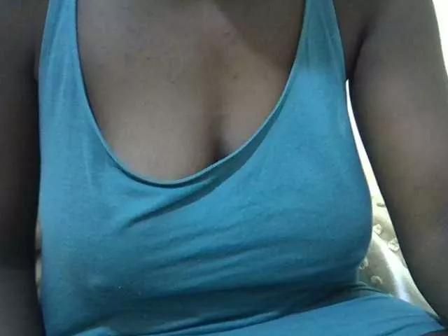 pretty-lioness from BongaCams is Freechat
