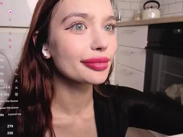 Discover our girls online shows and discover the company of countless livestreamers, with stunning shapes, sex toys and more.