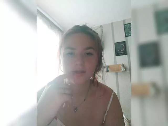 Discover our girls online shows and discover the company of countless livestreamers, with stunning shapes, sex toys and more.