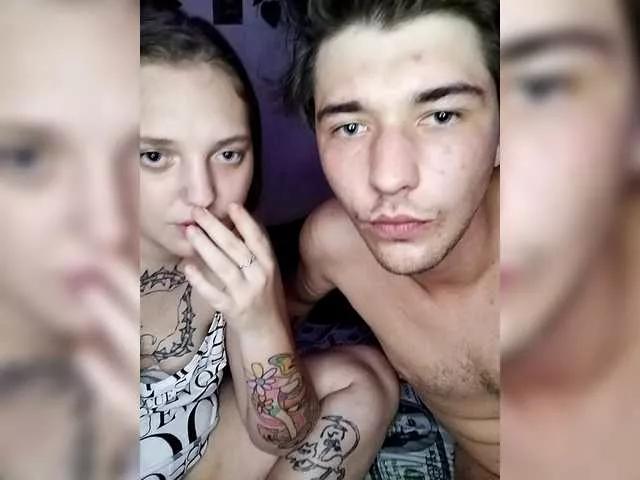 Discover our girls online shows and discover the company of countless livestreamers, with stunning shapes, sex toys and more.