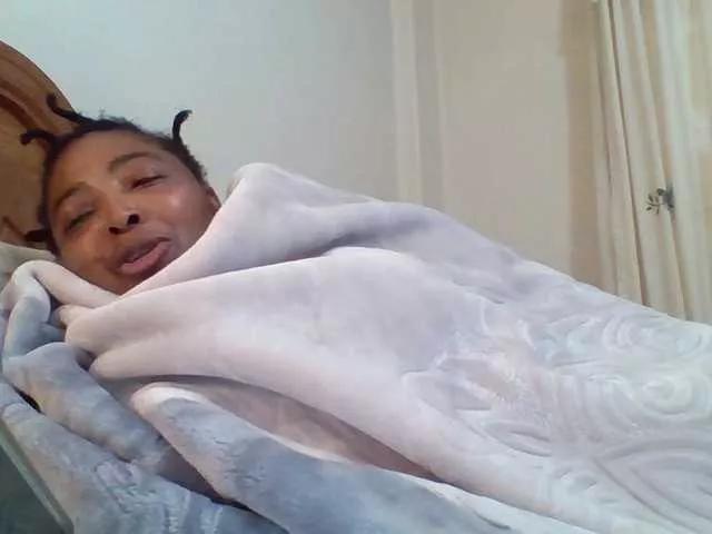 pussylips53 from BongaCams