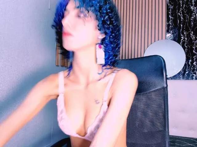 Discover our girls online shows and discover the company of countless livestreamers, with stunning shapes, sex toys and more.