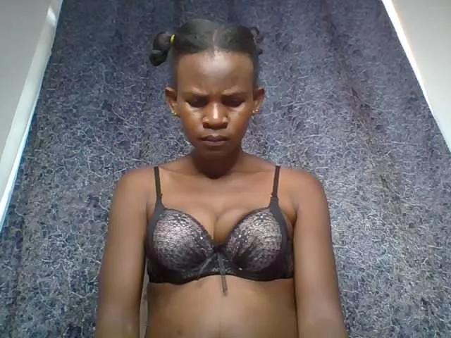 Queenyann from BongaCams