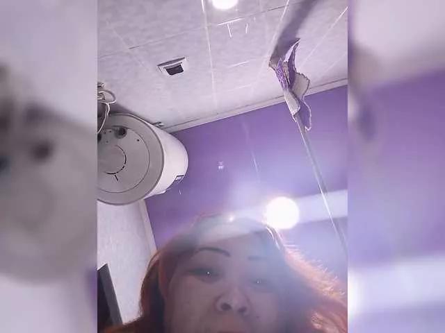 Qweentis from BongaCams