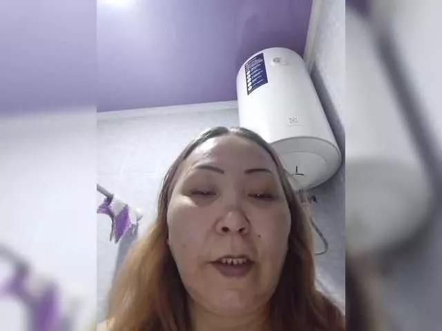 Qweentis from BongaCams