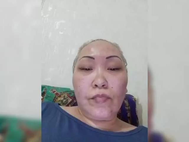 Qweentis from BongaCams