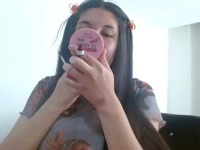 Discover our girls online shows and discover the company of countless livestreamers, with stunning shapes, sex toys and more.