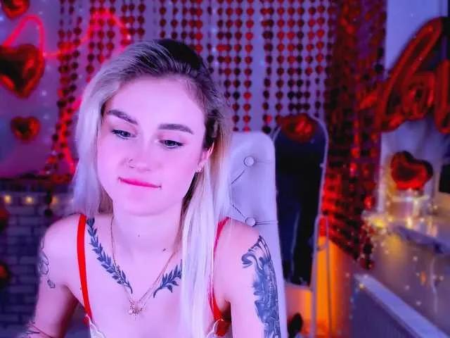 Discover our girls online shows and discover the company of countless livestreamers, with stunning shapes, sex toys and more.