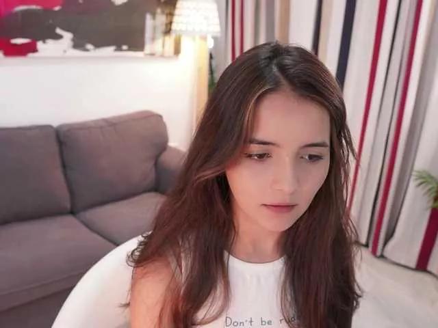 Discover our girls online shows and discover the company of countless livestreamers, with stunning shapes, sex toys and more.