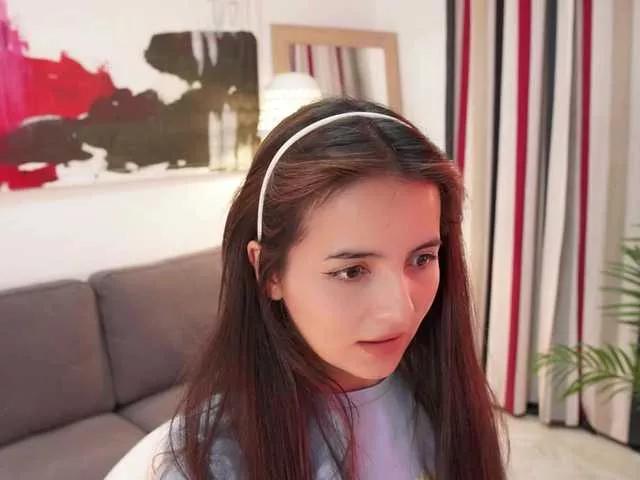Discover our girls online shows and discover the company of countless livestreamers, with stunning shapes, sex toys and more.