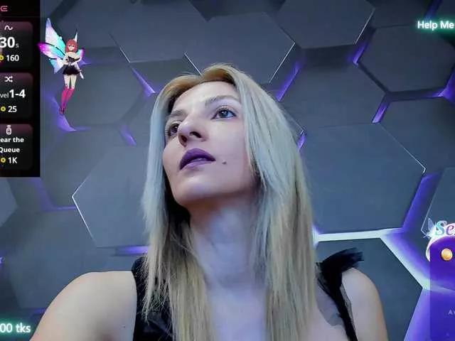 Discover our girls online shows and discover the company of countless livestreamers, with stunning shapes, sex toys and more.
