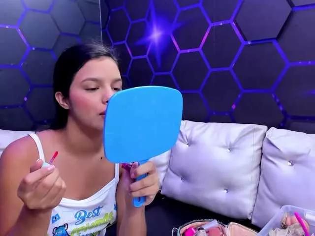 Discover our girls online shows and discover the company of countless livestreamers, with stunning shapes, sex toys and more.