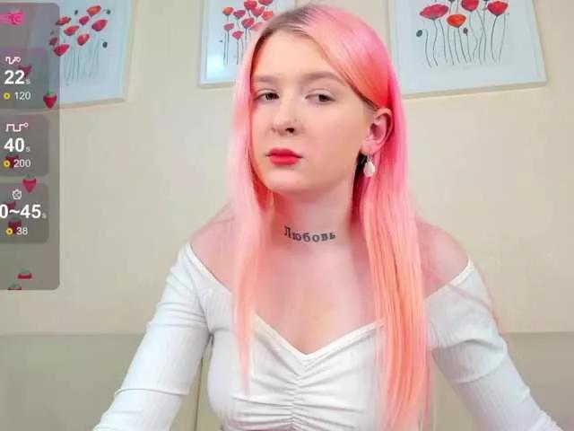 Discover our girls online shows and discover the company of countless livestreamers, with stunning shapes, sex toys and more.