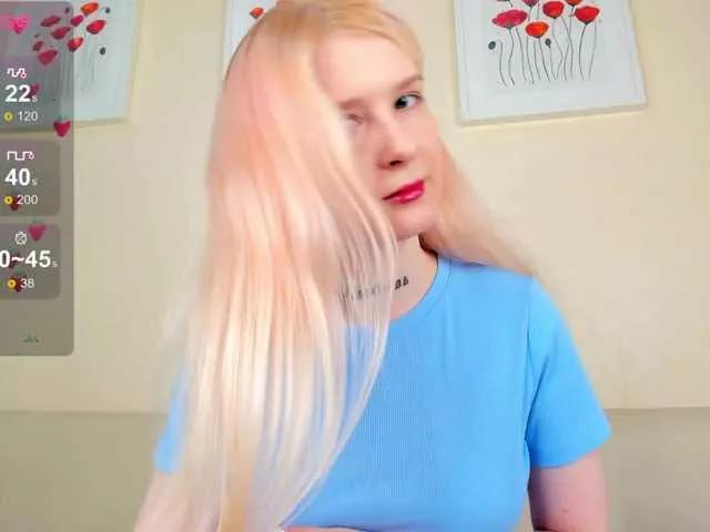 Discover our girls online shows and discover the company of countless livestreamers, with stunning shapes, sex toys and more.
