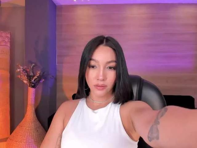 Discover our girls online shows and discover the company of countless livestreamers, with stunning shapes, sex toys and more.