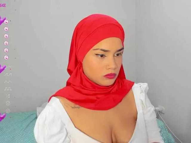 Discover our girls online shows and discover the company of countless livestreamers, with stunning shapes, sex toys and more.