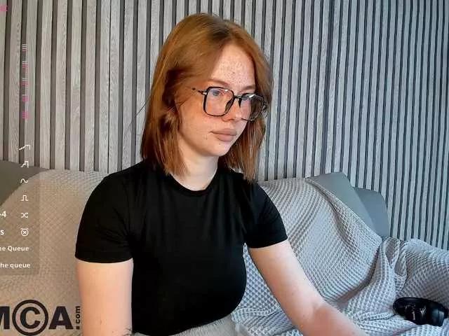Discover our girls online shows and discover the company of countless livestreamers, with stunning shapes, sex toys and more.