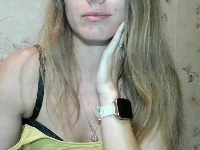 RoxyFox18x44 webcams show profile image 