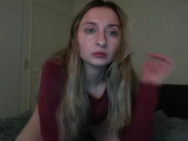Discover our girls online shows and discover the company of countless livestreamers, with stunning shapes, sex toys and more.