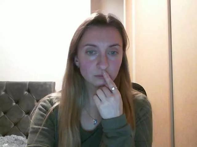 Discover our girls online shows and discover the company of countless livestreamers, with stunning shapes, sex toys and more.