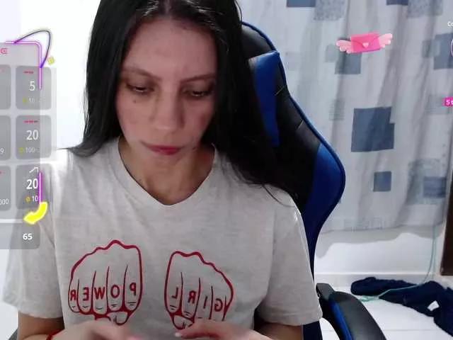 Discover our girls online shows and discover the company of countless livestreamers, with stunning shapes, sex toys and more.