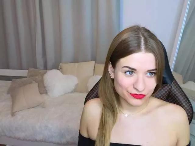 Discover our girls online shows and discover the company of countless livestreamers, with stunning shapes, sex toys and more.