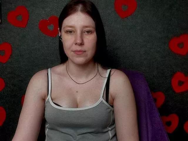Discover our girls online shows and discover the company of countless livestreamers, with stunning shapes, sex toys and more.