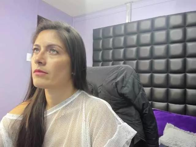 sara-squirtt from BongaCams