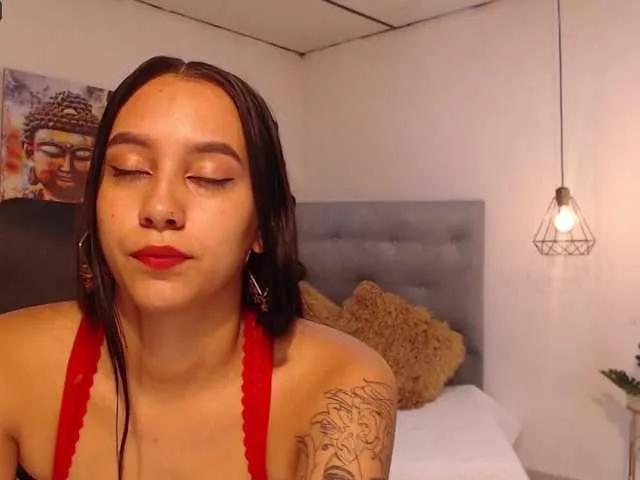 Discover our girls online shows and discover the company of countless livestreamers, with stunning shapes, sex toys and more.